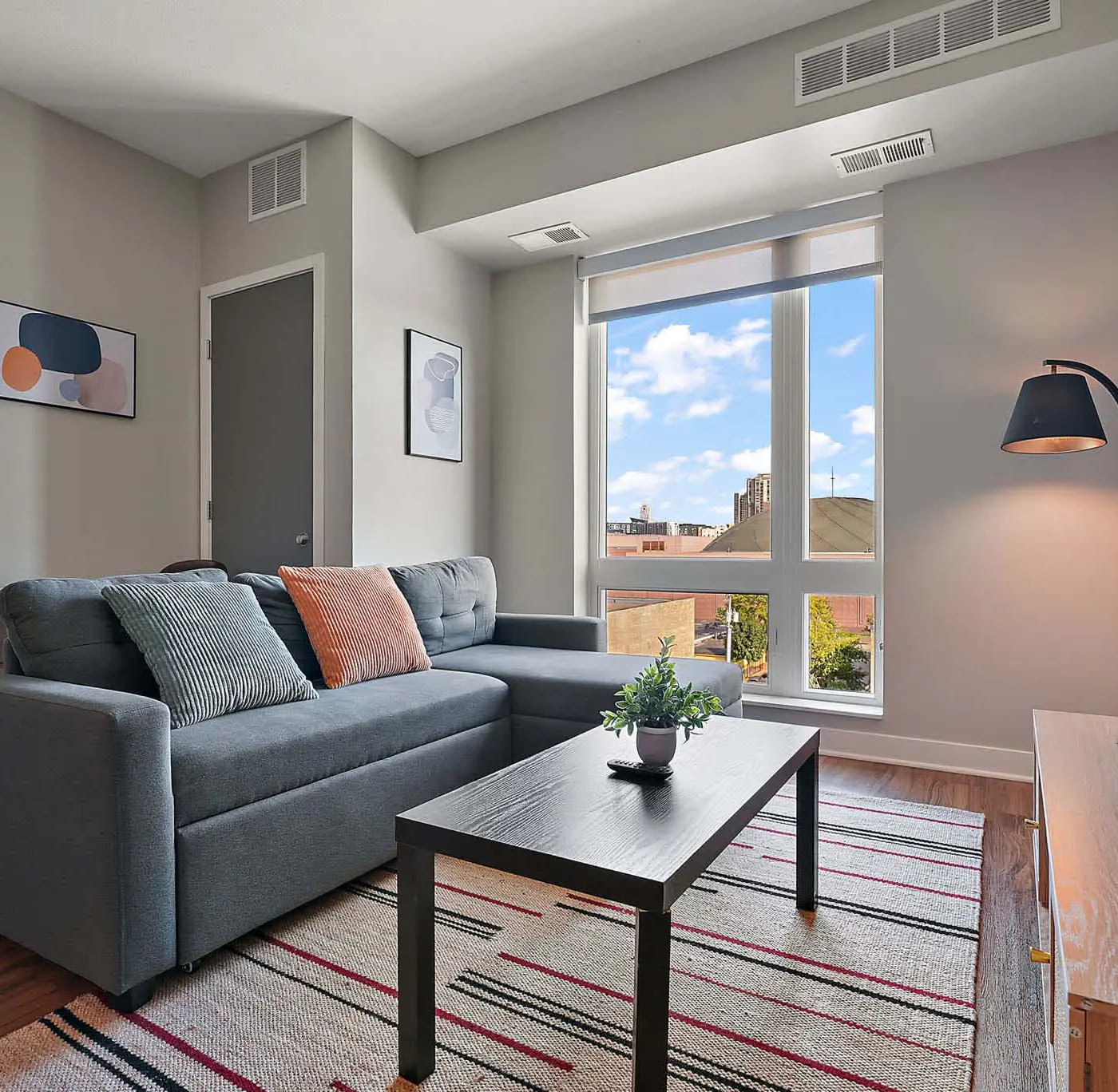 CozySuites Marquee 1BR w/ pool & gym | Queen bed