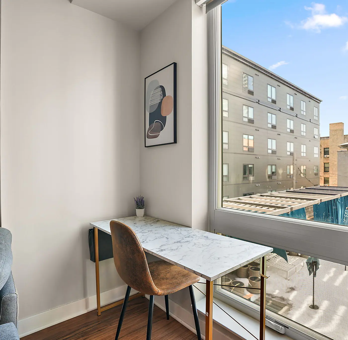 CozySuites in Marquee Studio King with pool & gym
