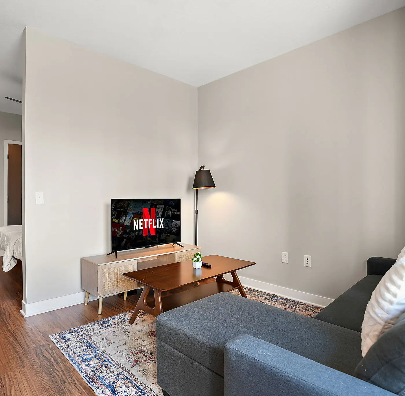 CozySuites in Marquee Studio King with pool & gym