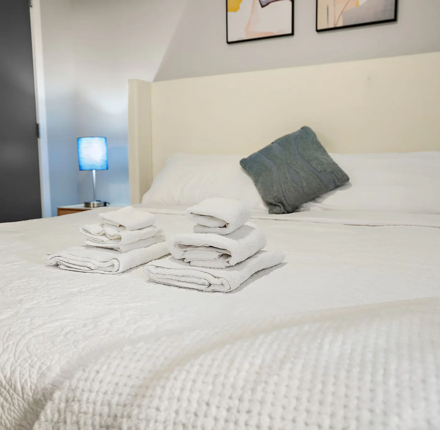 CozySuites in Marquee Studio King with pool & gym