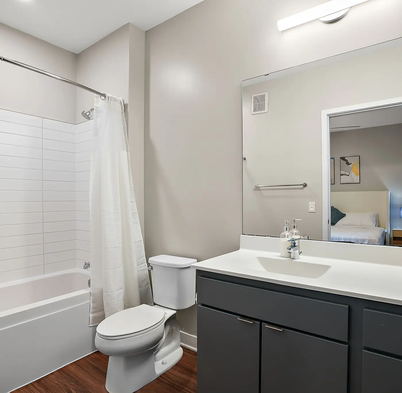 CozySuites in Marquee Studio King with pool & gym