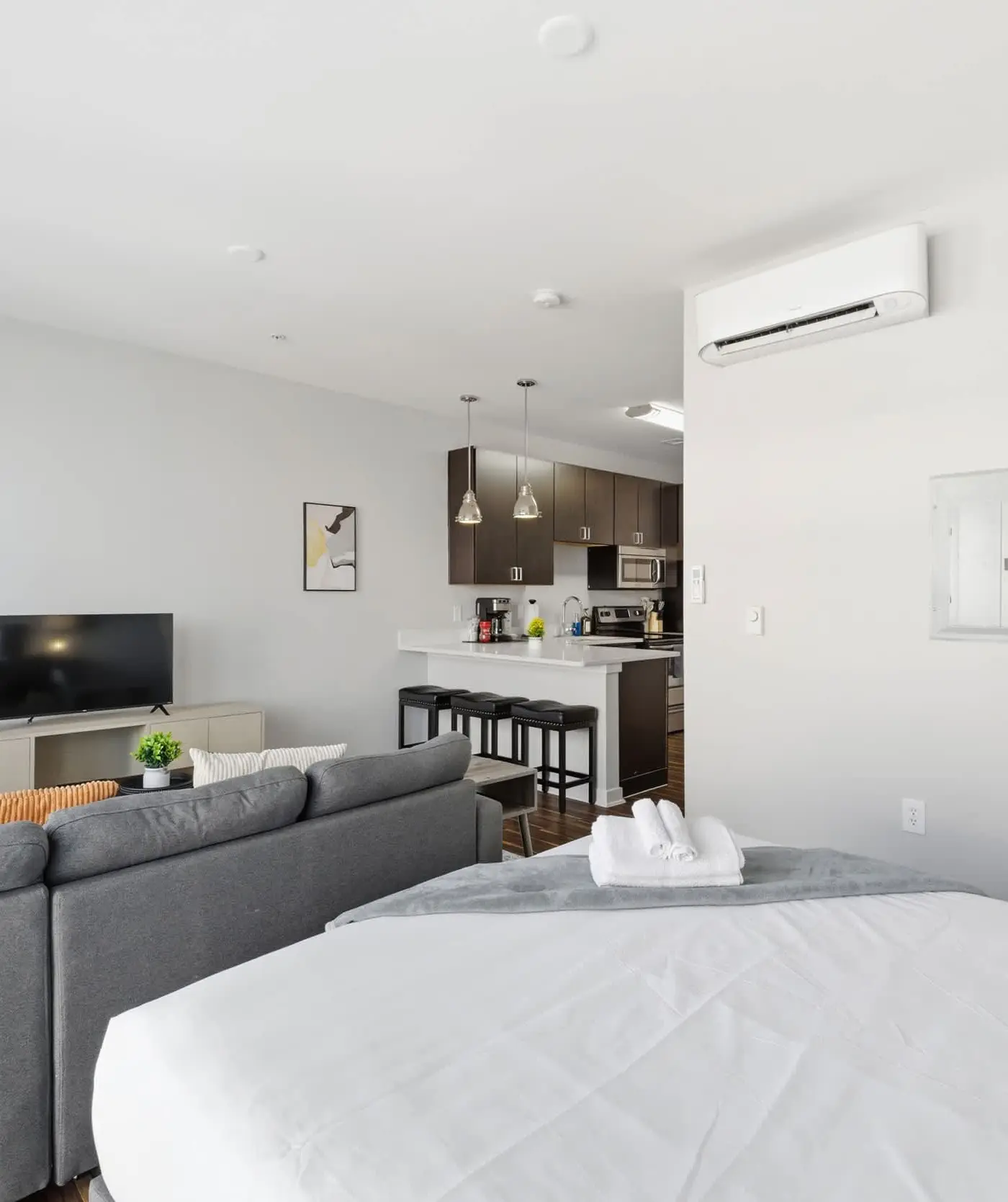 CozySuites | Modern SDO, Monument Circle, Indy