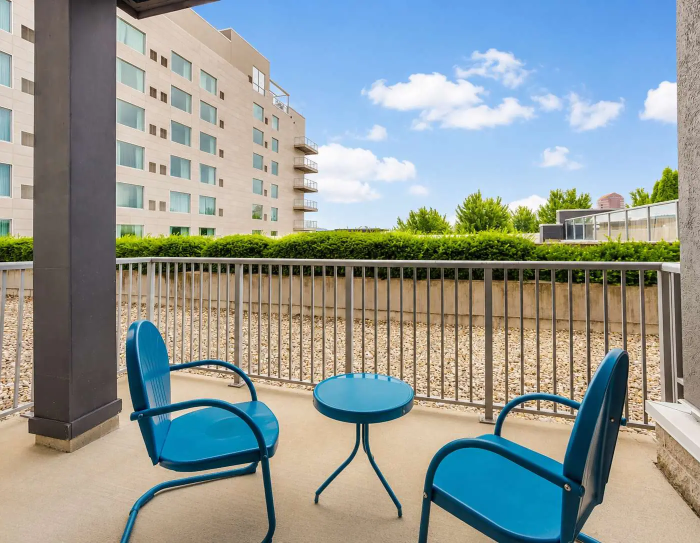 1BR/1BA CozySuites at the Banks