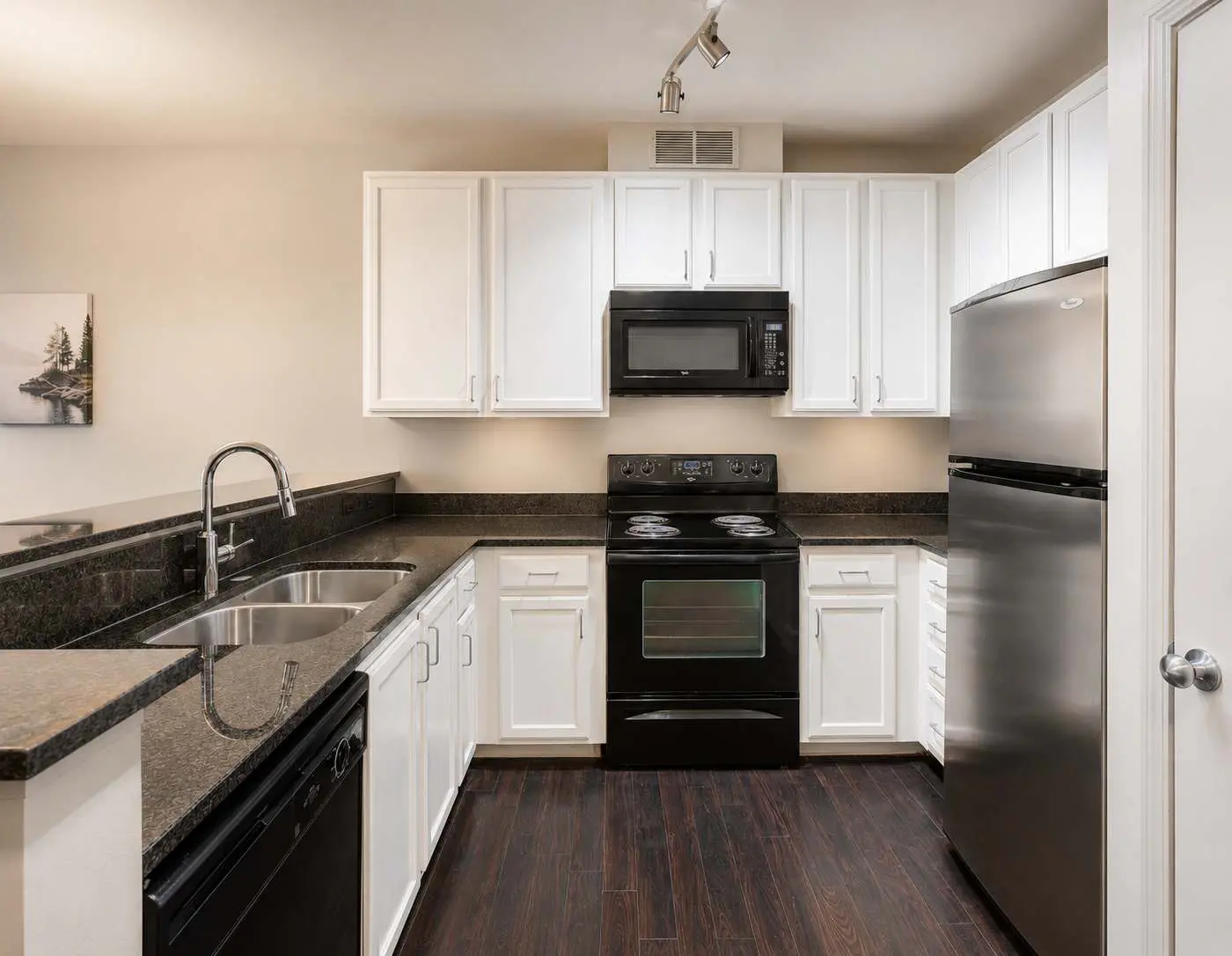 1BR/1BA CozySuites at the Banks