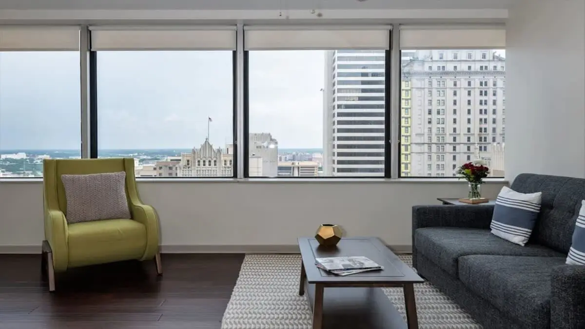 TWO Comfort CozySuites at LTV 4BR with Pool, Gym