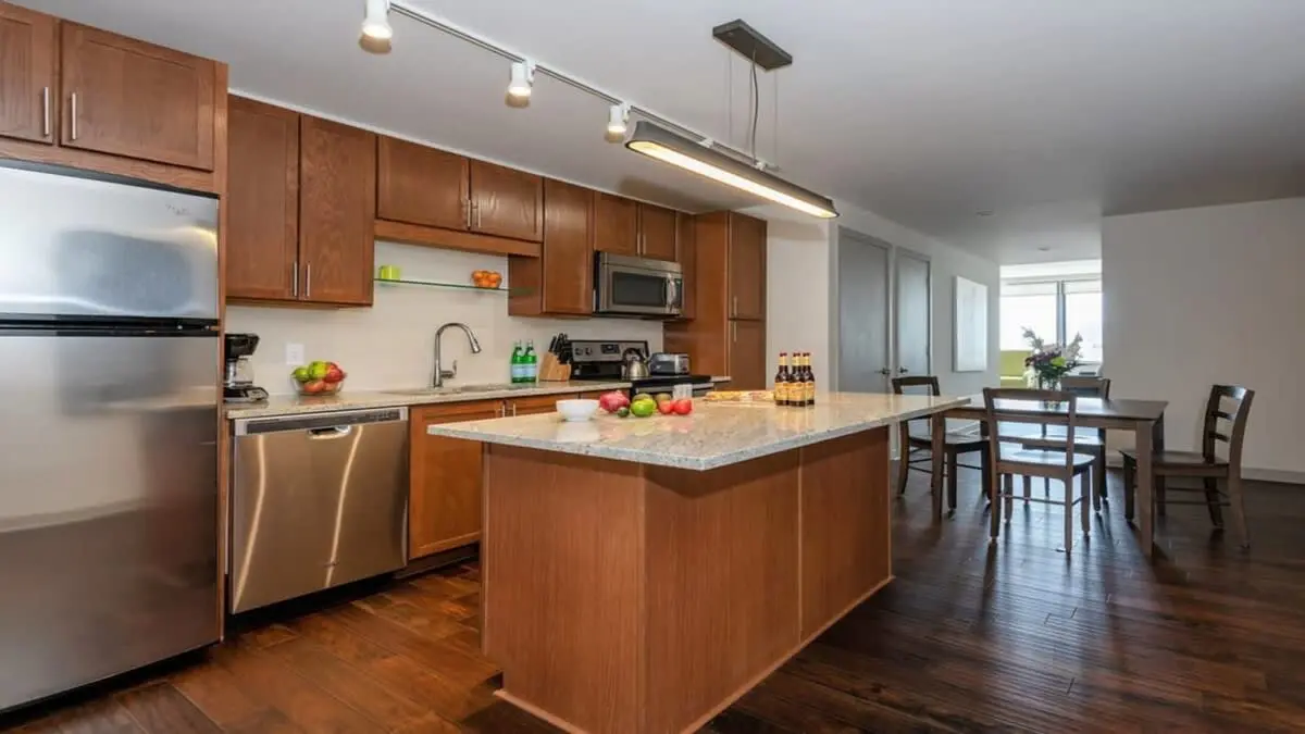 TWO Comfort CozySuites at LTV 4BR with Pool, Gym