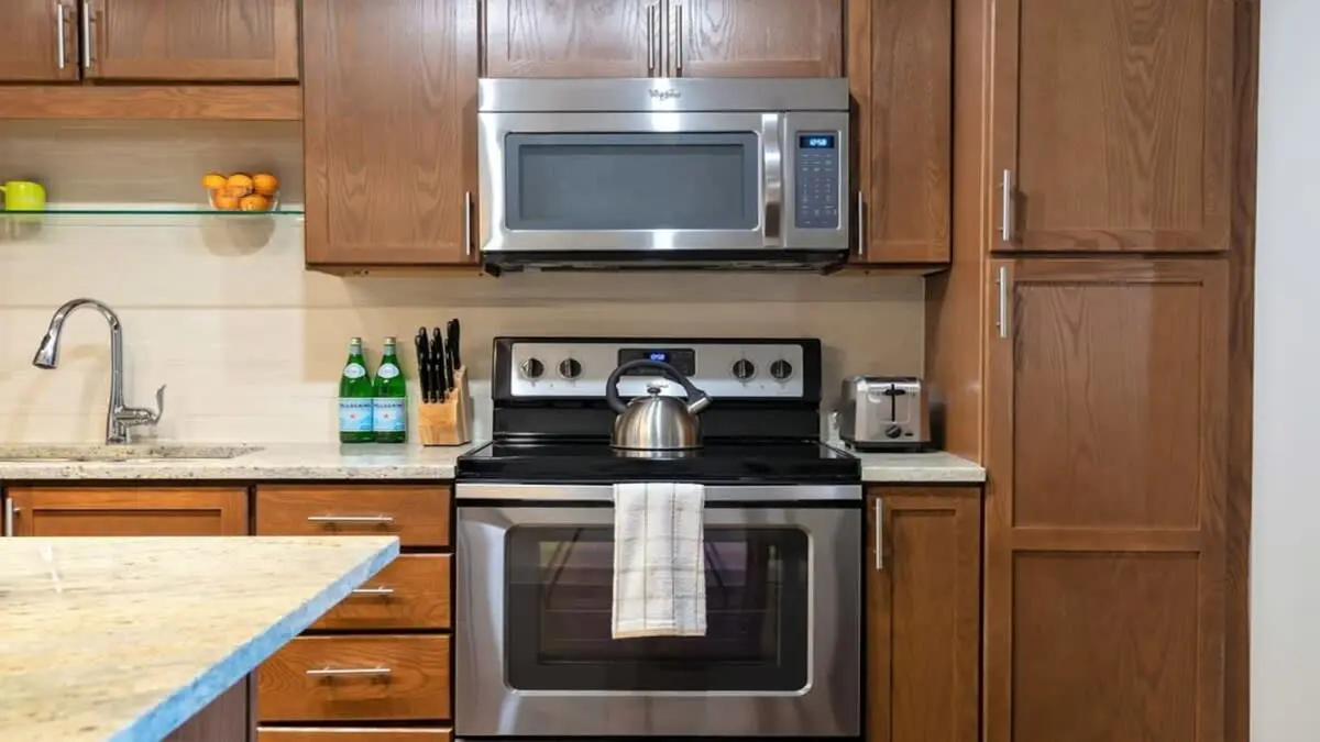TWO Comfort CozySuites at LTV 4BR with Pool, Gym