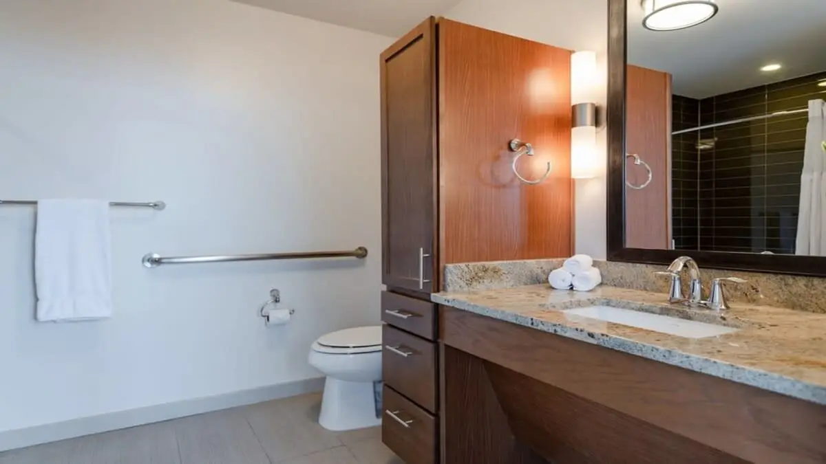 TWO Comfort CozySuites at LTV 4BR with Pool, Gym
