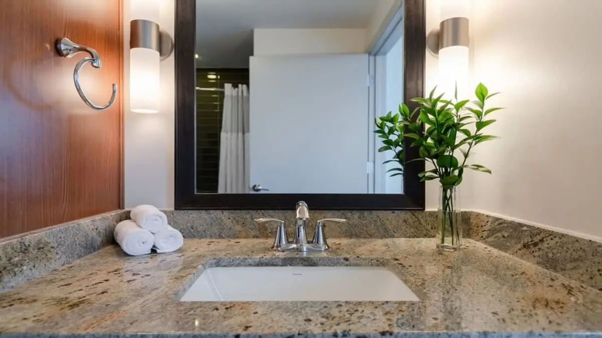 TWO Comfort CozySuites at LTV 4BR with Pool, Gym
