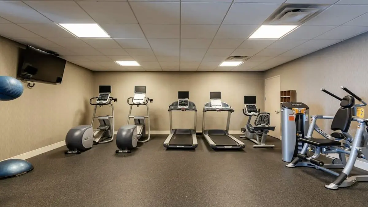 TWO Comfort CozySuites at LTV 4BR with Pool, Gym