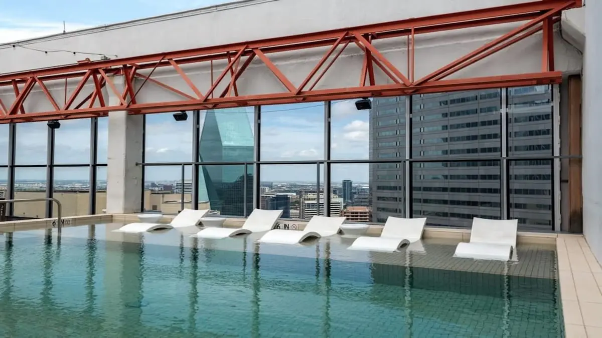 TWO Comfort CozySuites at LTV 4BR with Pool, Gym