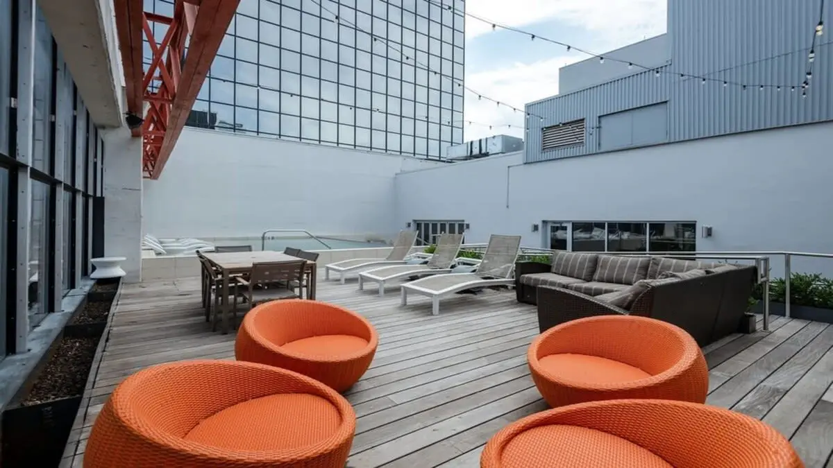 TWO Comfort CozySuites at LTV 4BR with Pool, Gym