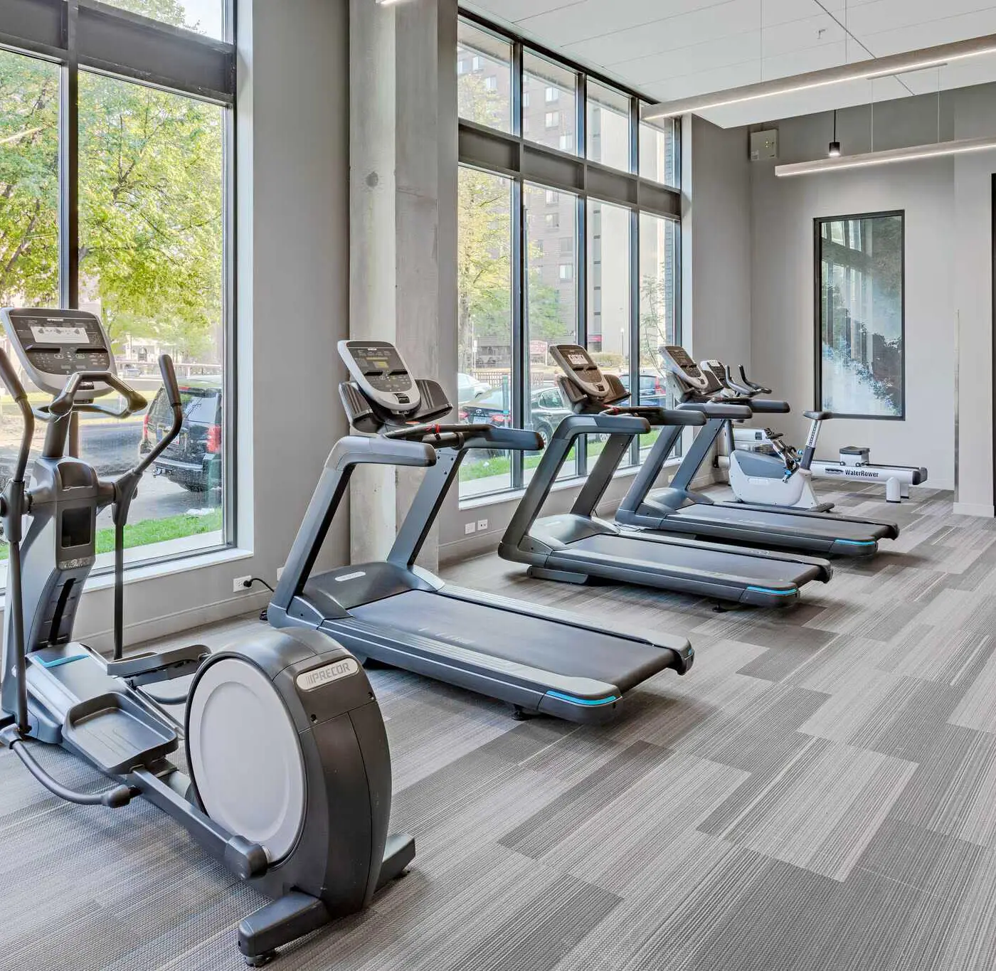 CozySuites Marquee 1BR w/ pool & gym | King bed