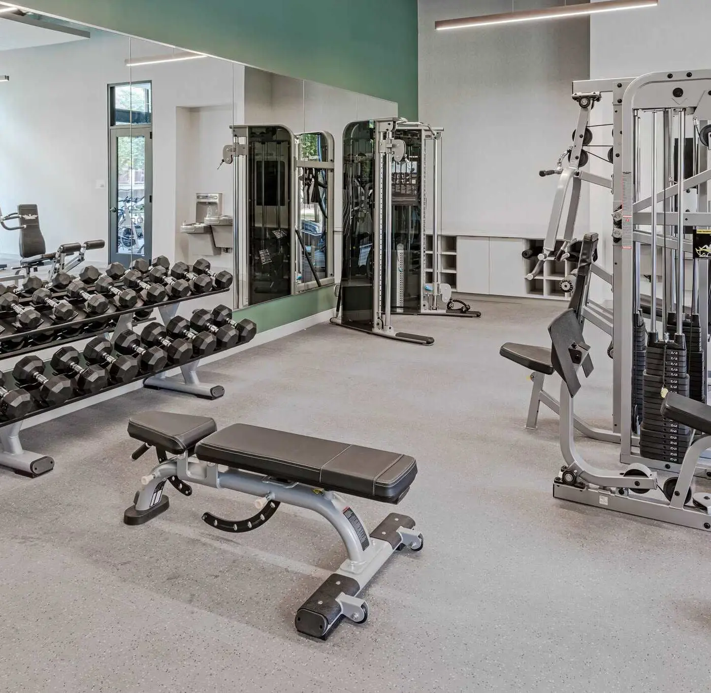 CozySuites Marquee 1BR w/ pool & gym | King bed