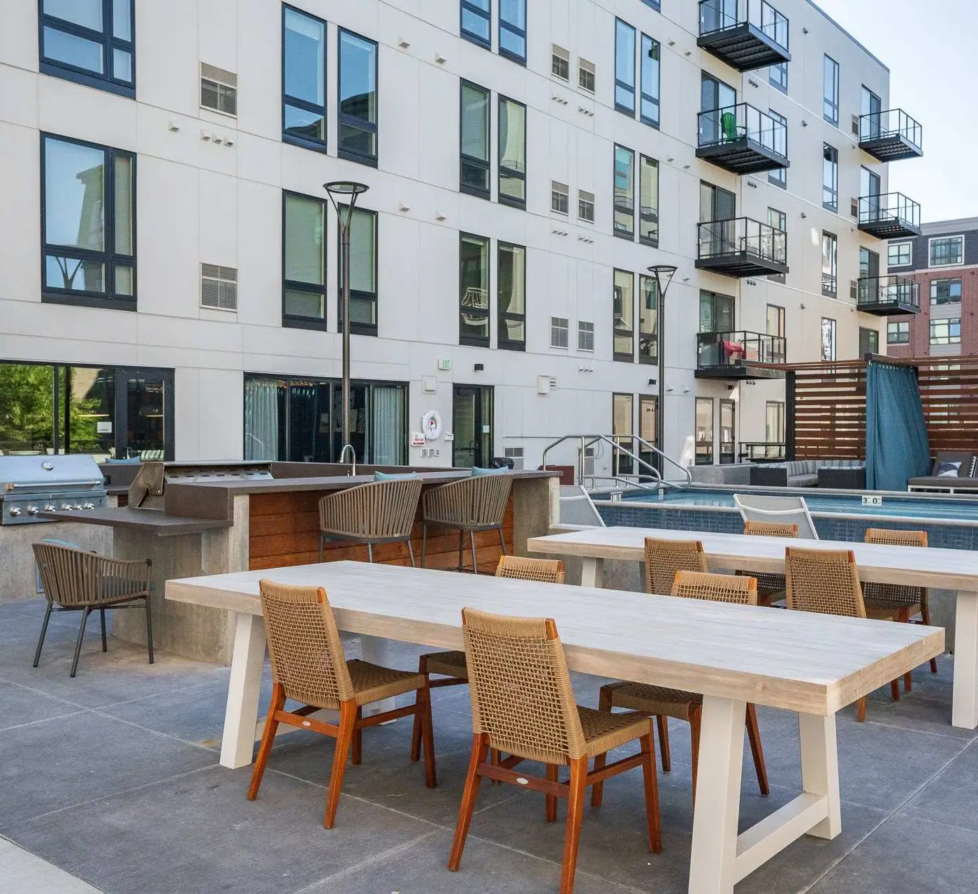 CozySuites Marquee 1BR w/ pool & gym | King bed