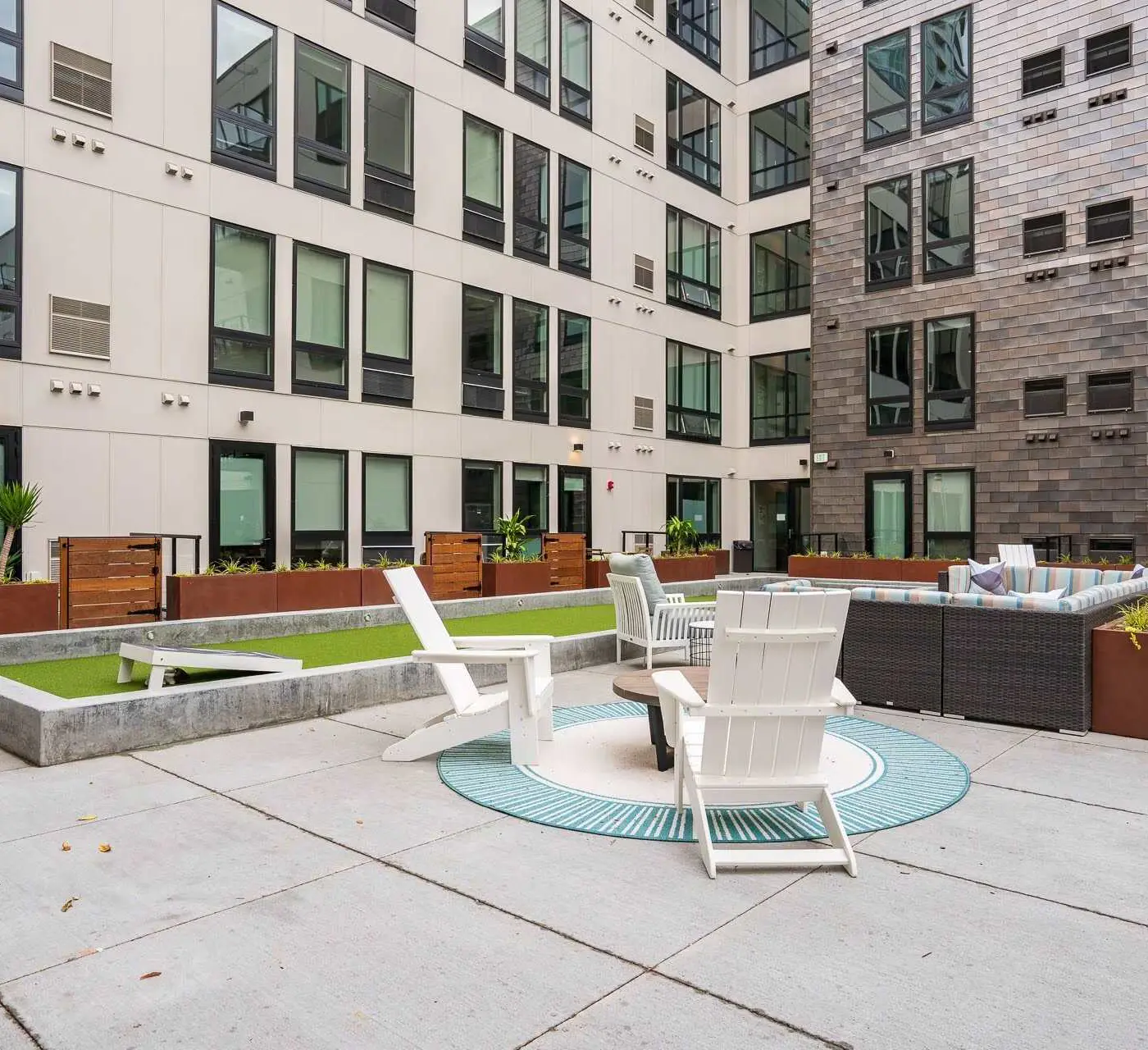 CozySuites Marquee 1BR w/ pool & gym | King bed