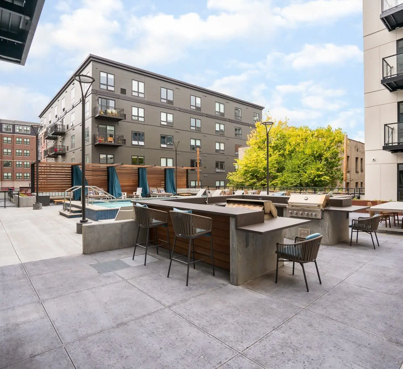 CozySuites Marquee 1BR w/ pool & gym | King bed