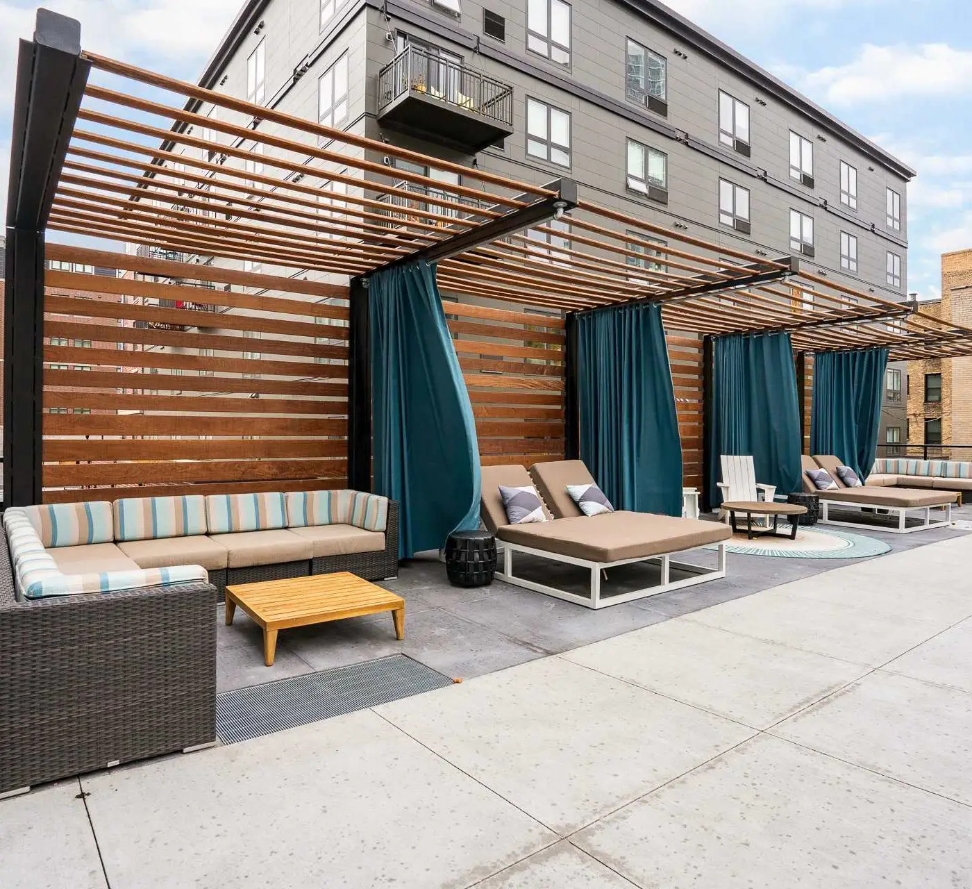 CozySuites Marquee 1BR w/ pool & gym | King bed