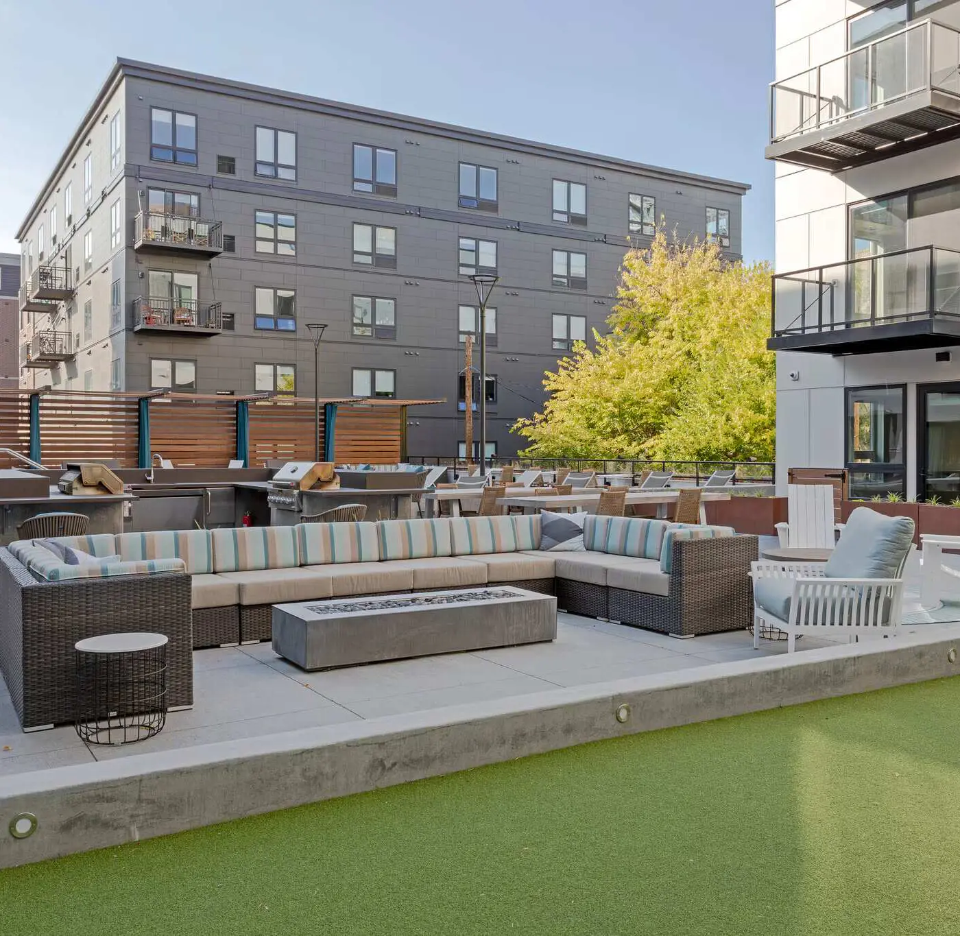 CozySuites Marquee 1BR w/ pool & gym | King bed