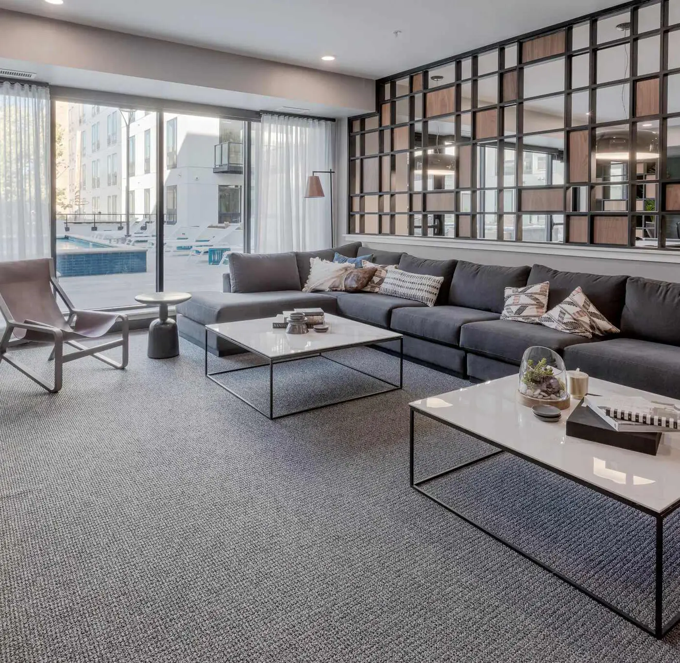 CozySuites Marquee 1BR w/ pool & gym | King bed