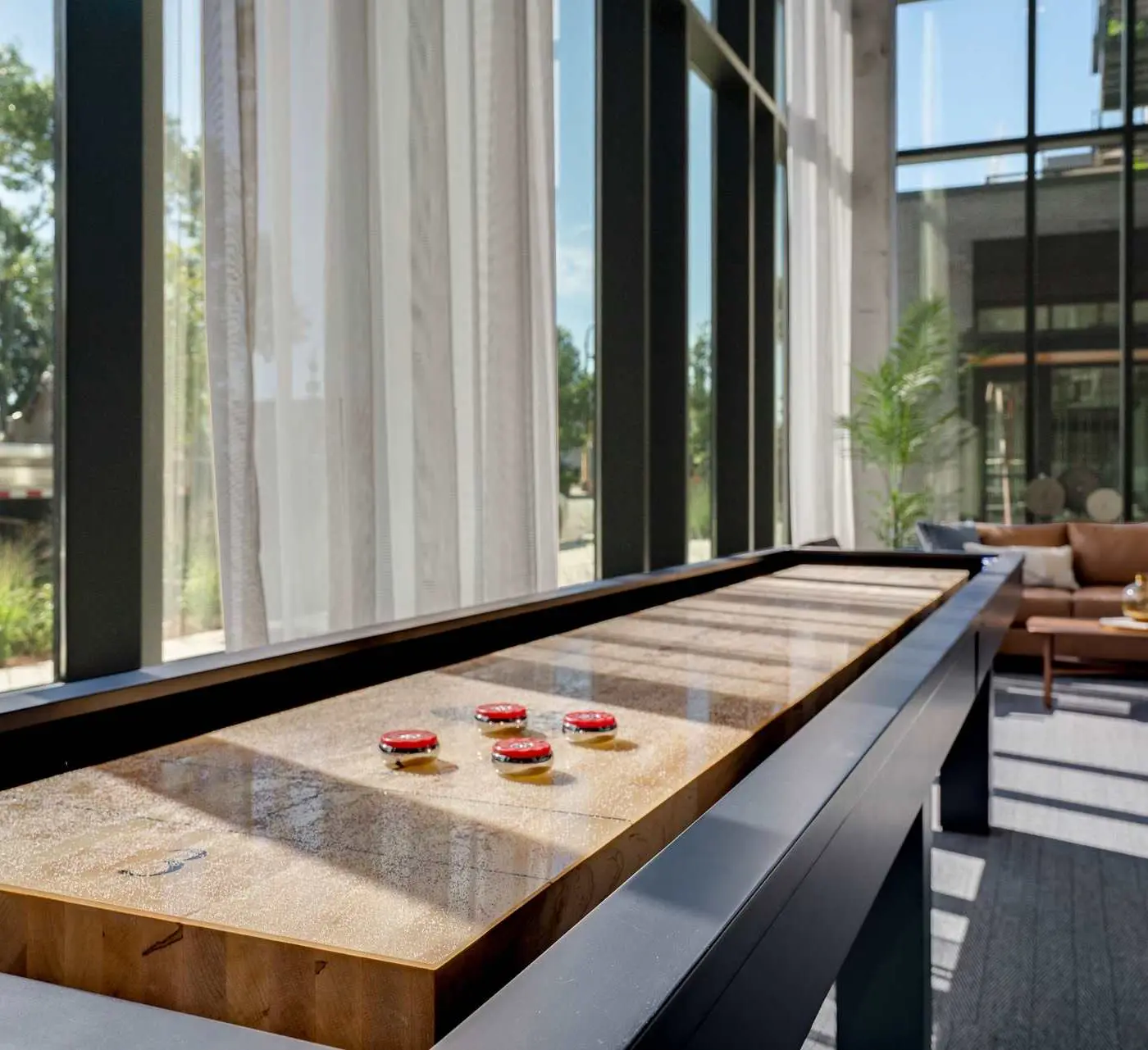 CozySuites Marquee 1BR w/ pool & gym | King bed