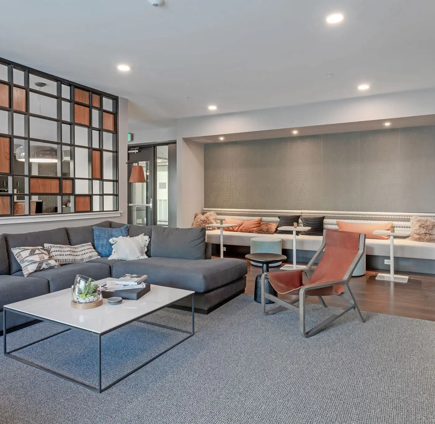 CozySuites Marquee 1BR w/ pool & gym | King bed