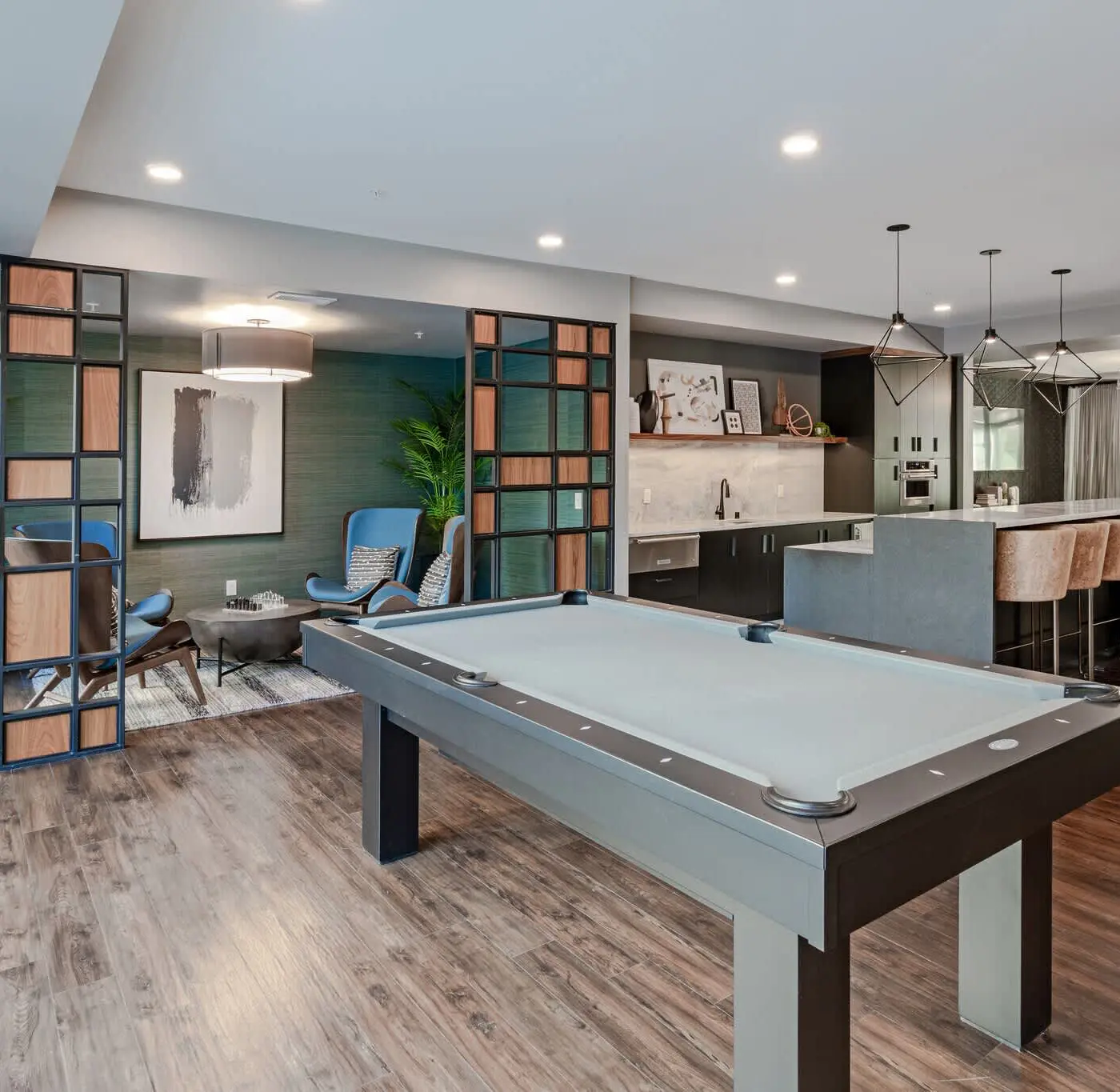 CozySuites Marquee 1BR w/ pool & gym | King bed