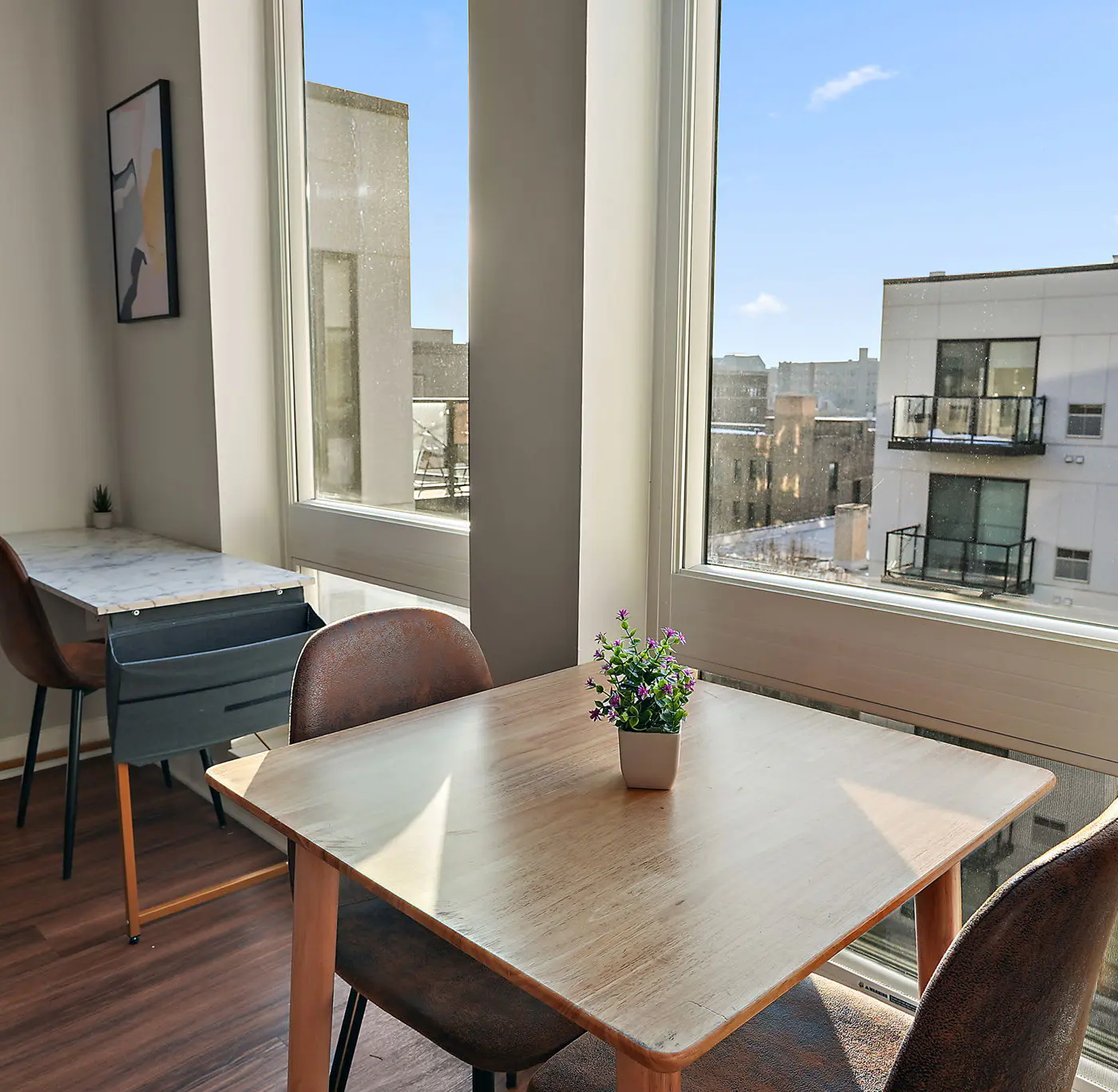 CozySuites Marquee 1BR w/ pool & gym | King bed