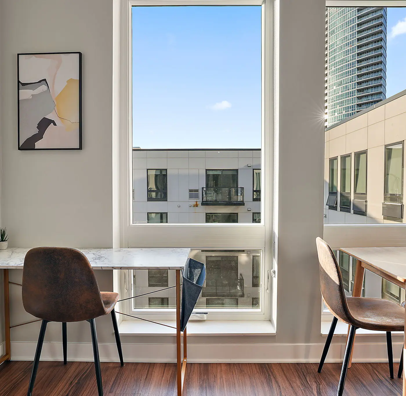 CozySuites Marquee 1BR w/ pool & gym | King bed