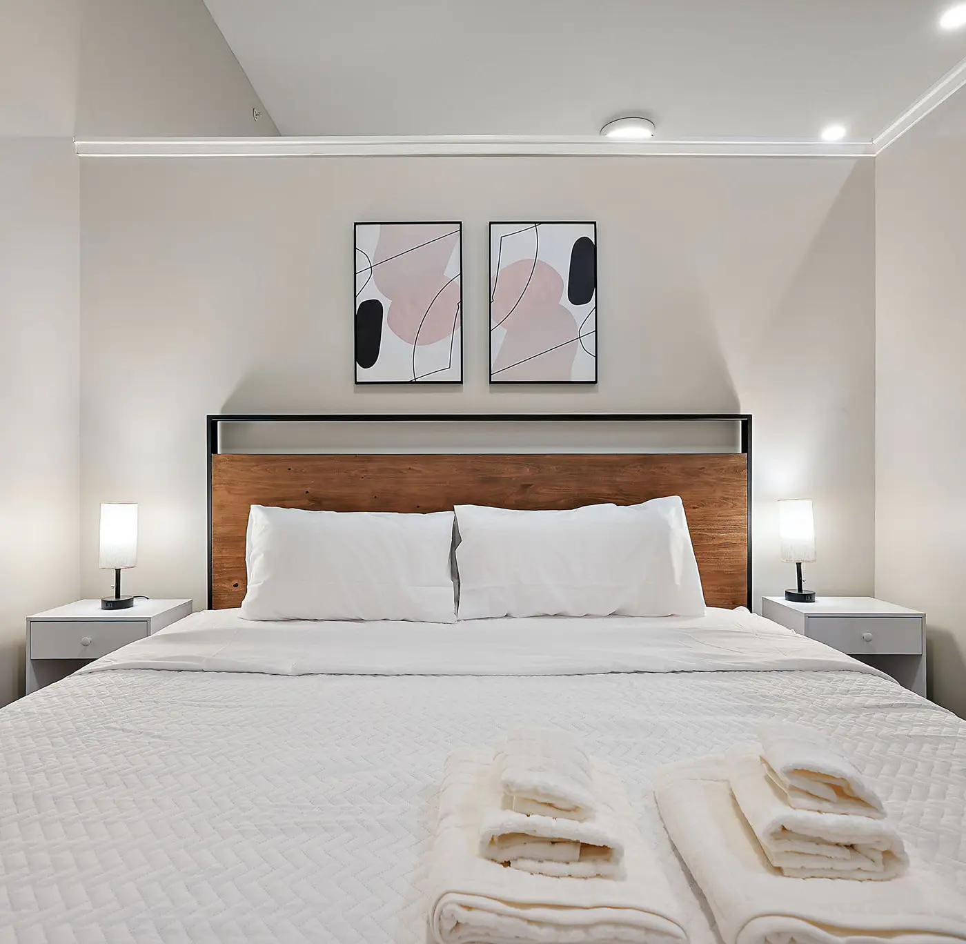 CozySuites Marquee 1BR w/ pool & gym | King bed