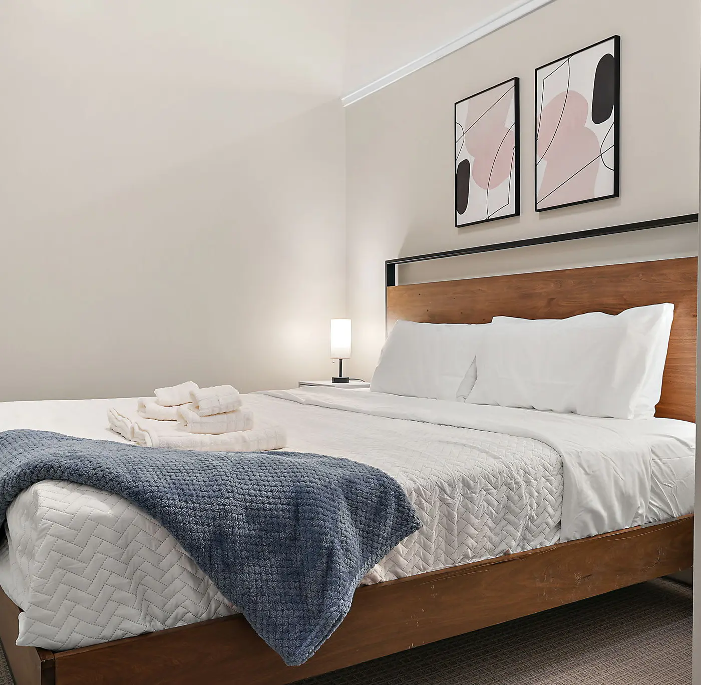CozySuites Marquee 1BR w/ pool & gym | King bed