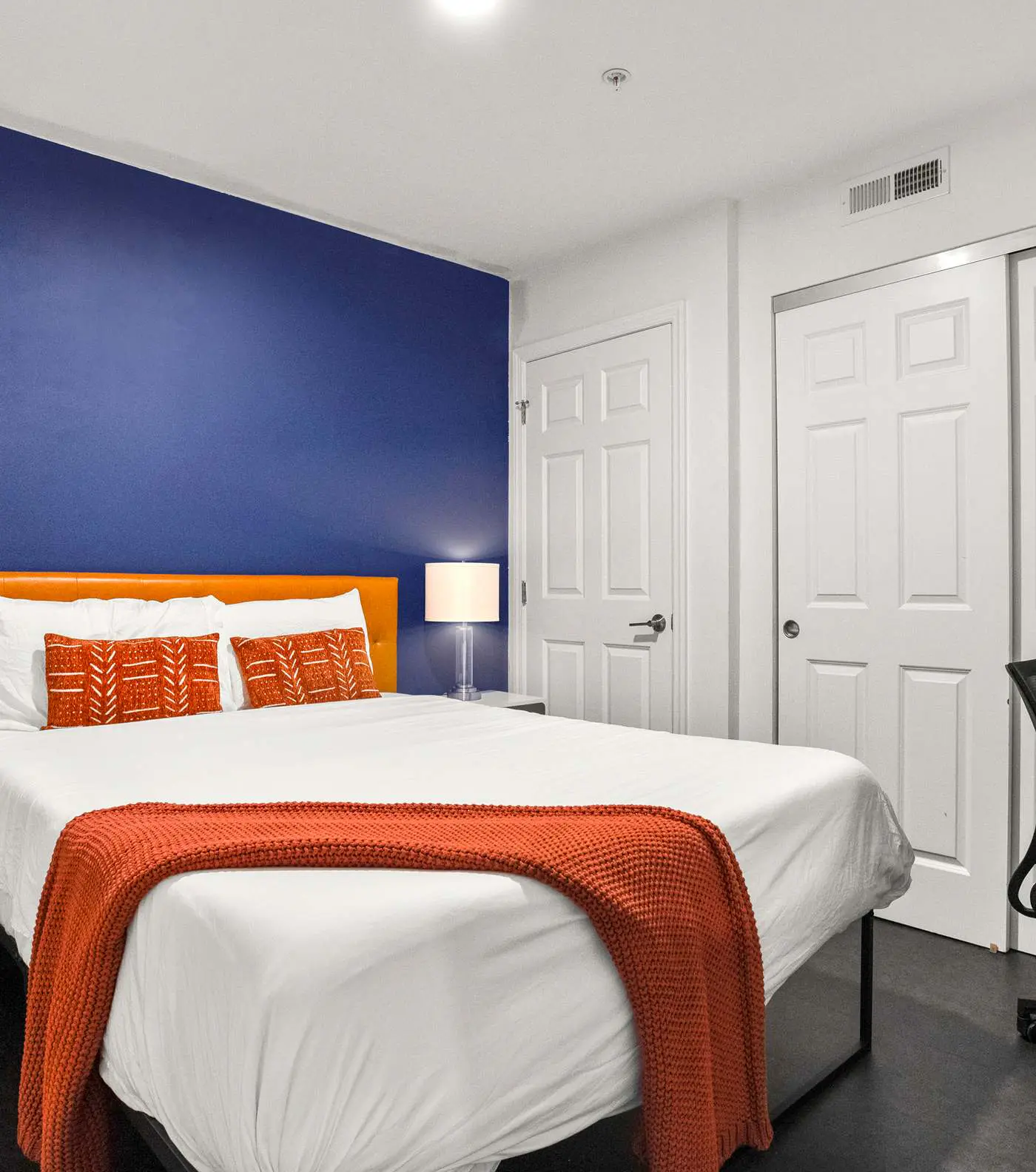 Modern 1BR in Downtown Pittsburgh | CozySuites