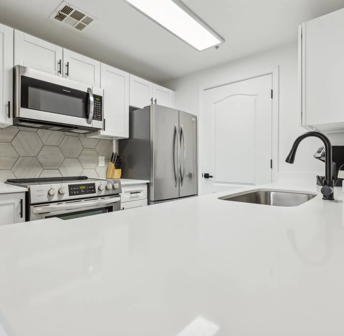 CozySuites Chandler 2BR with 2 pools + Jacuzzi!