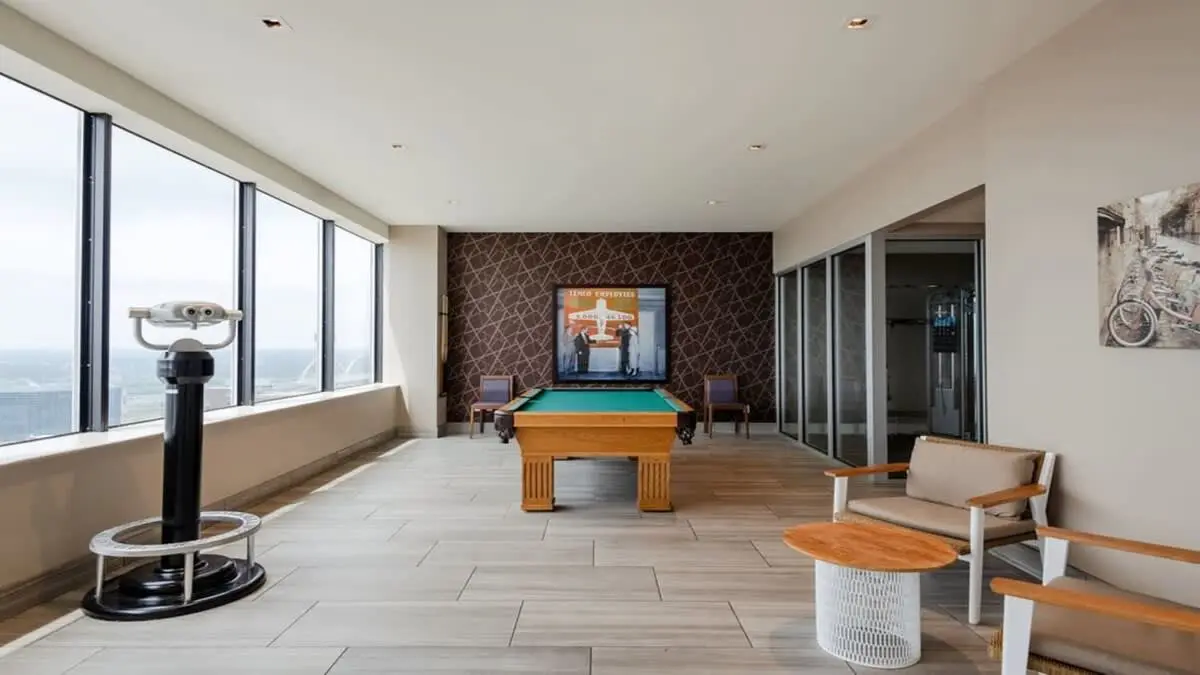 TWO Relaxed CozySuites at LTV 4BR with Pool, Gym