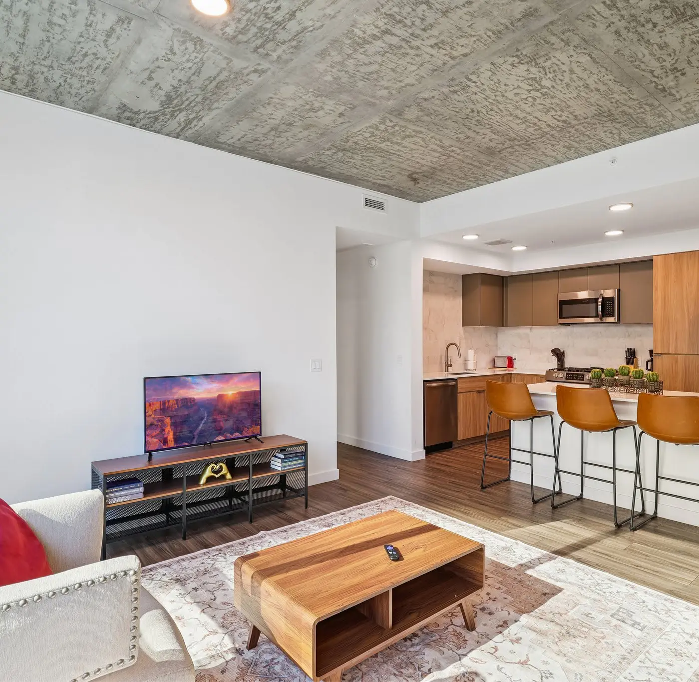 CozySuites Adeline - valet parking, gym, pool | 1BR