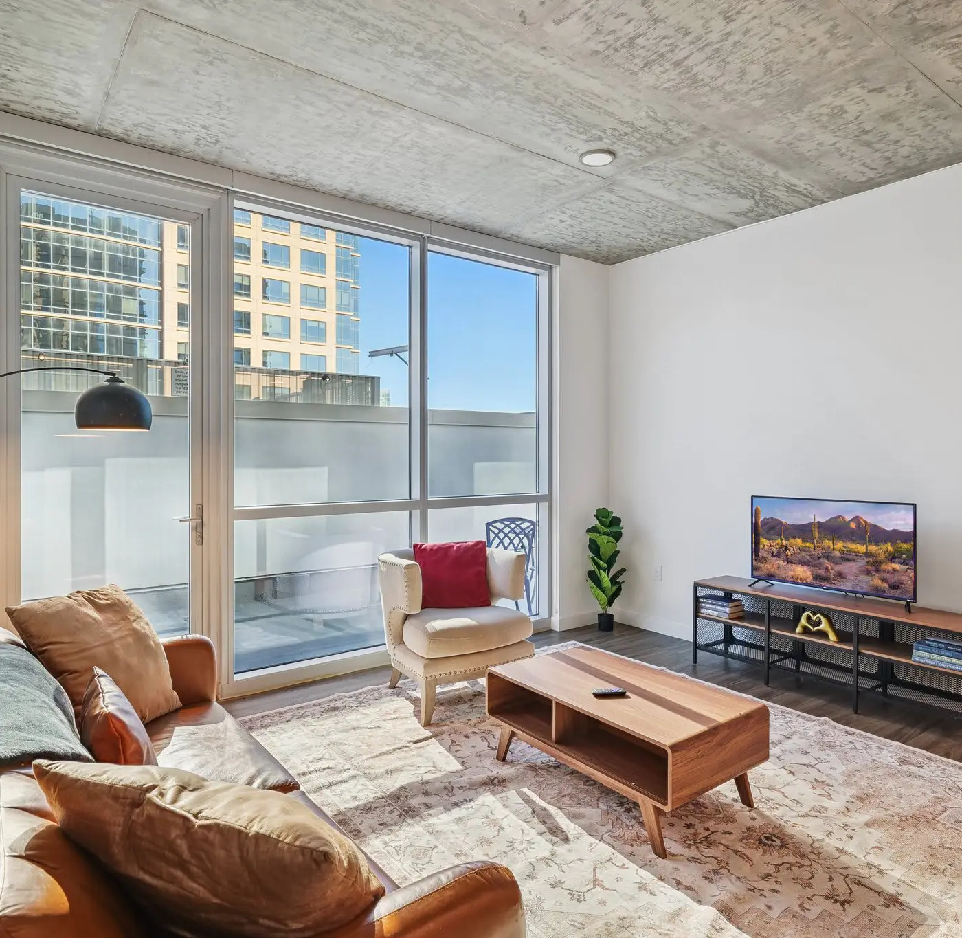 CozySuites Adeline - valet parking, gym, pool | 1BR