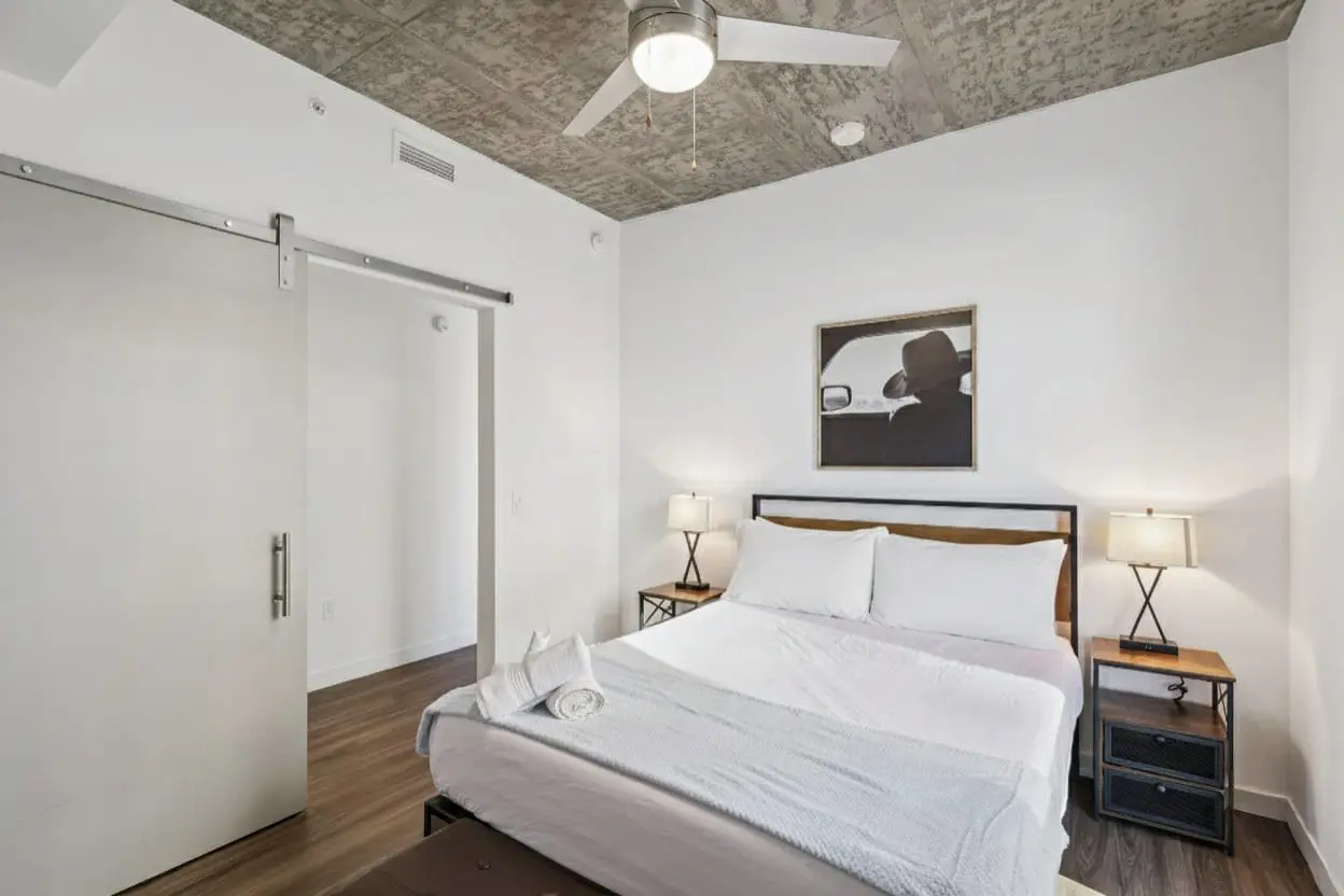 CozySuites Adeline - valet parking, gym, pool | 1BR