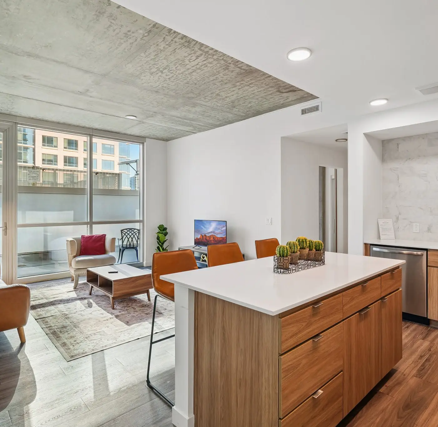 CozySuites Adeline - valet parking, gym, pool | 1BR