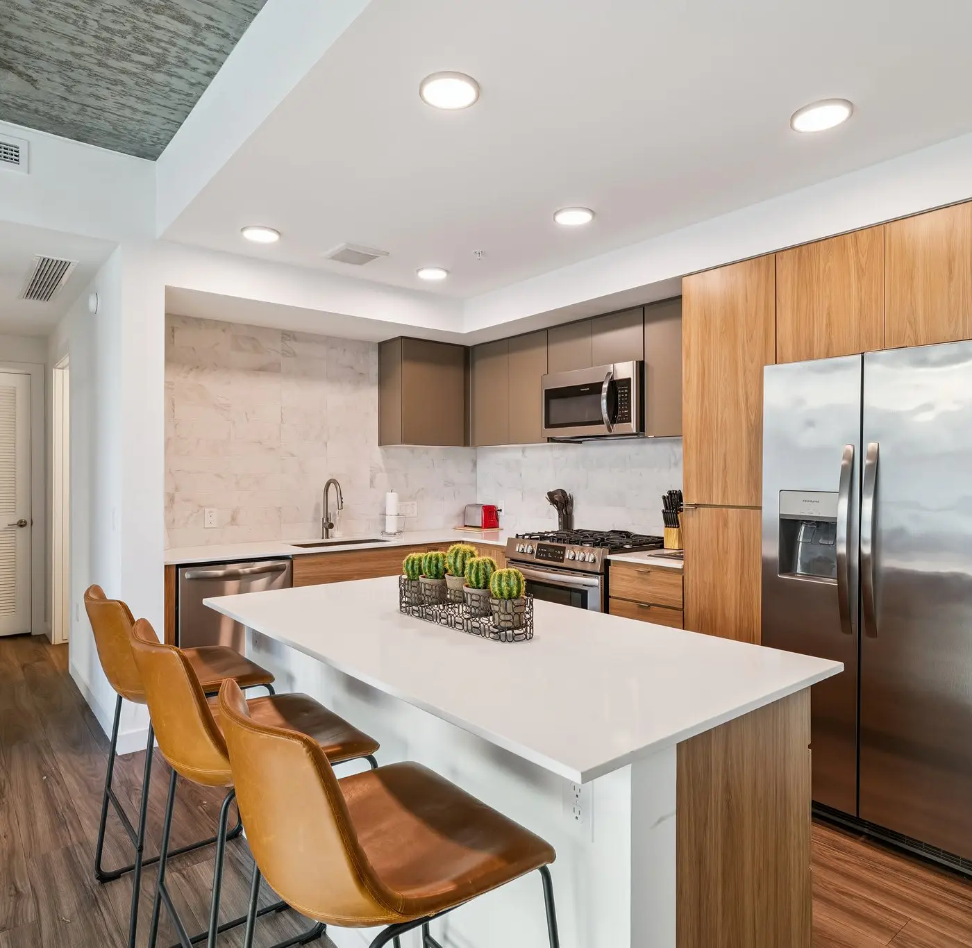 CozySuites Adeline - valet parking, gym, pool | 1BR