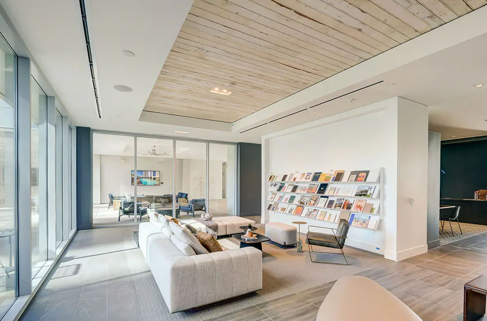 CozySuites Adeline 2BR - valet parking, gym, pool!