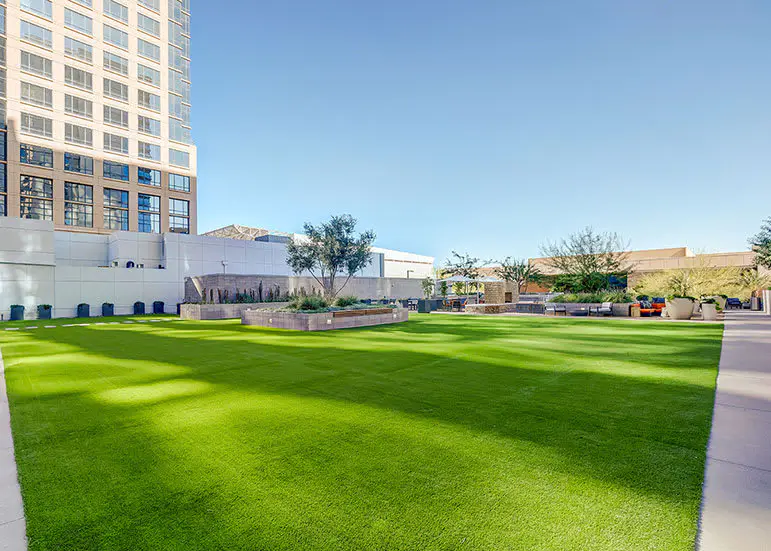 CozySuites Adeline 2BR - valet parking, gym, pool!