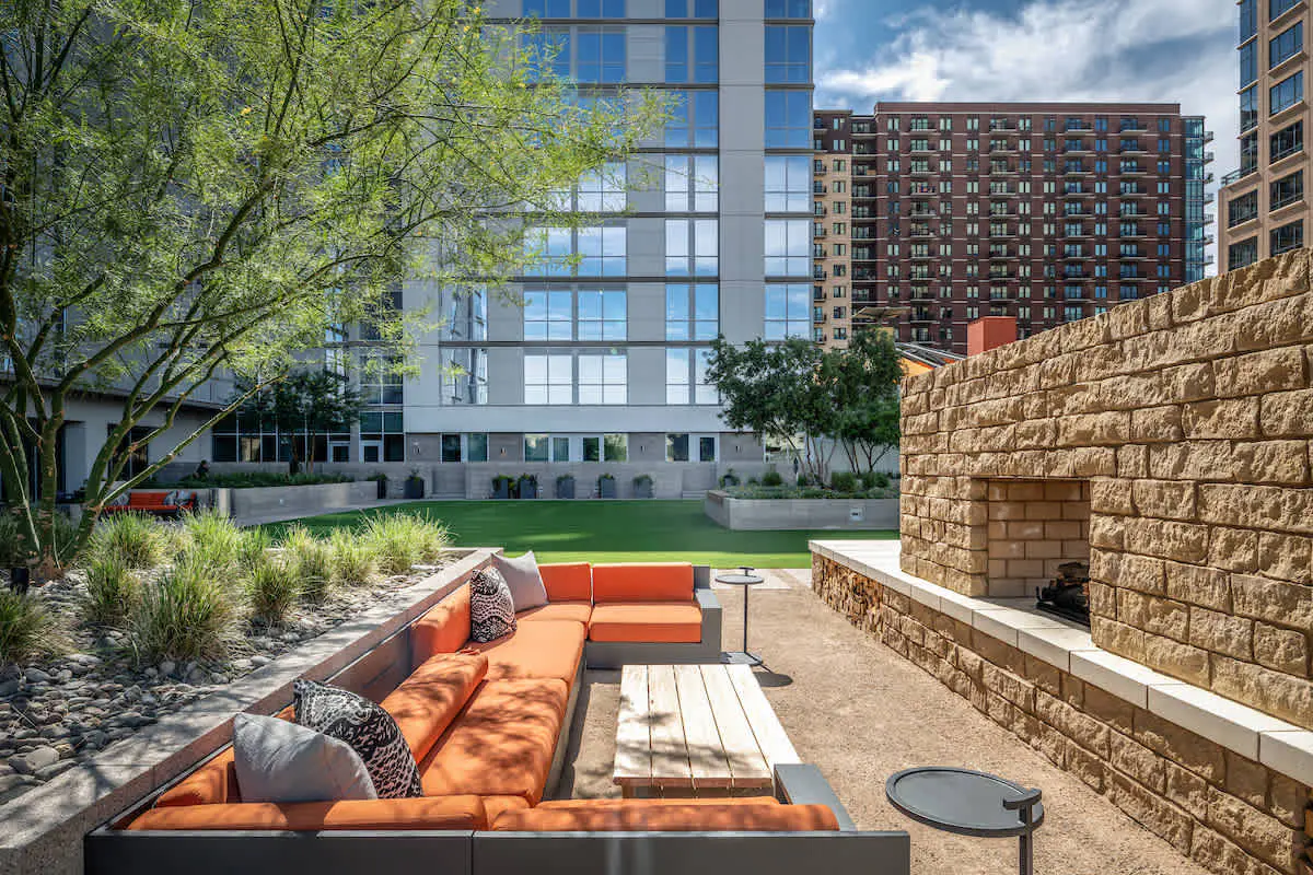 CozySuites Adeline 2BR - valet parking, gym, pool!