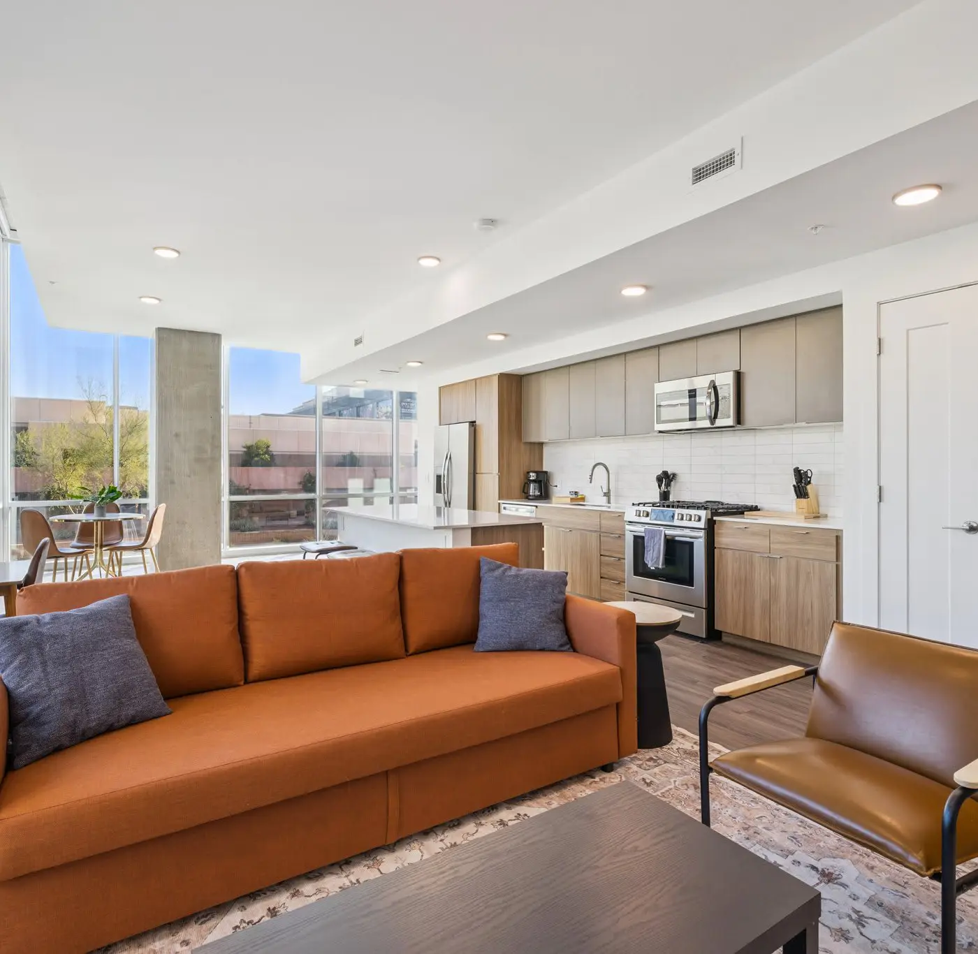 CozySuites Adeline 2BR - valet parking, gym, pool!