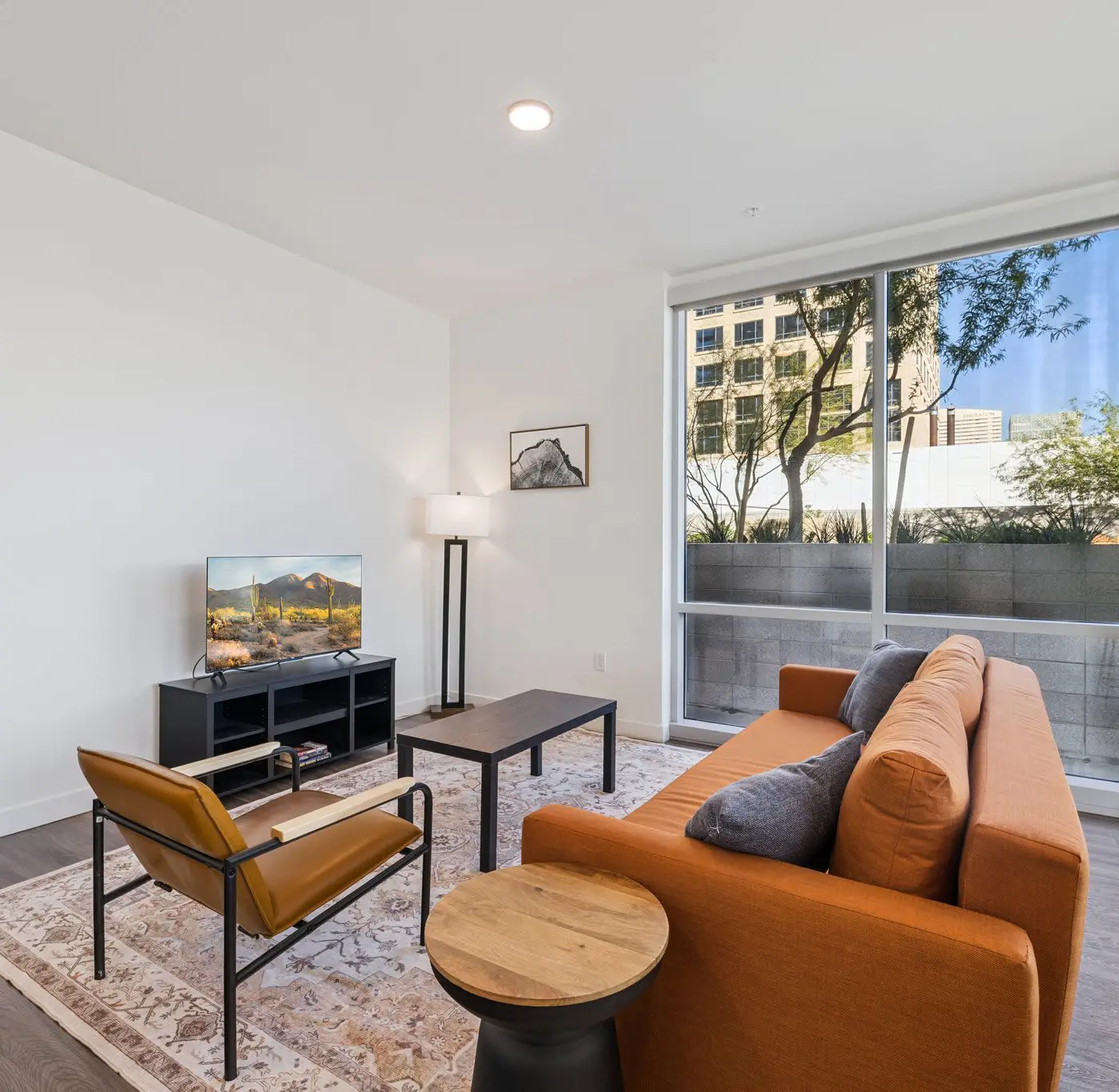 CozySuites Adeline 2BR - valet parking, gym, pool!