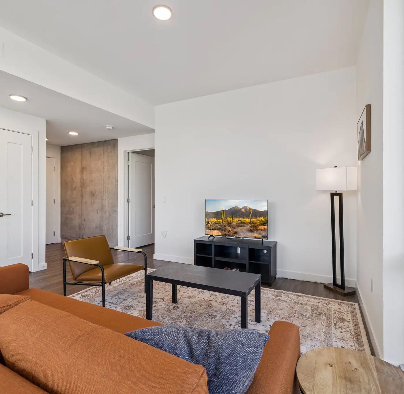 CozySuites Adeline 2BR - valet parking, gym, pool!