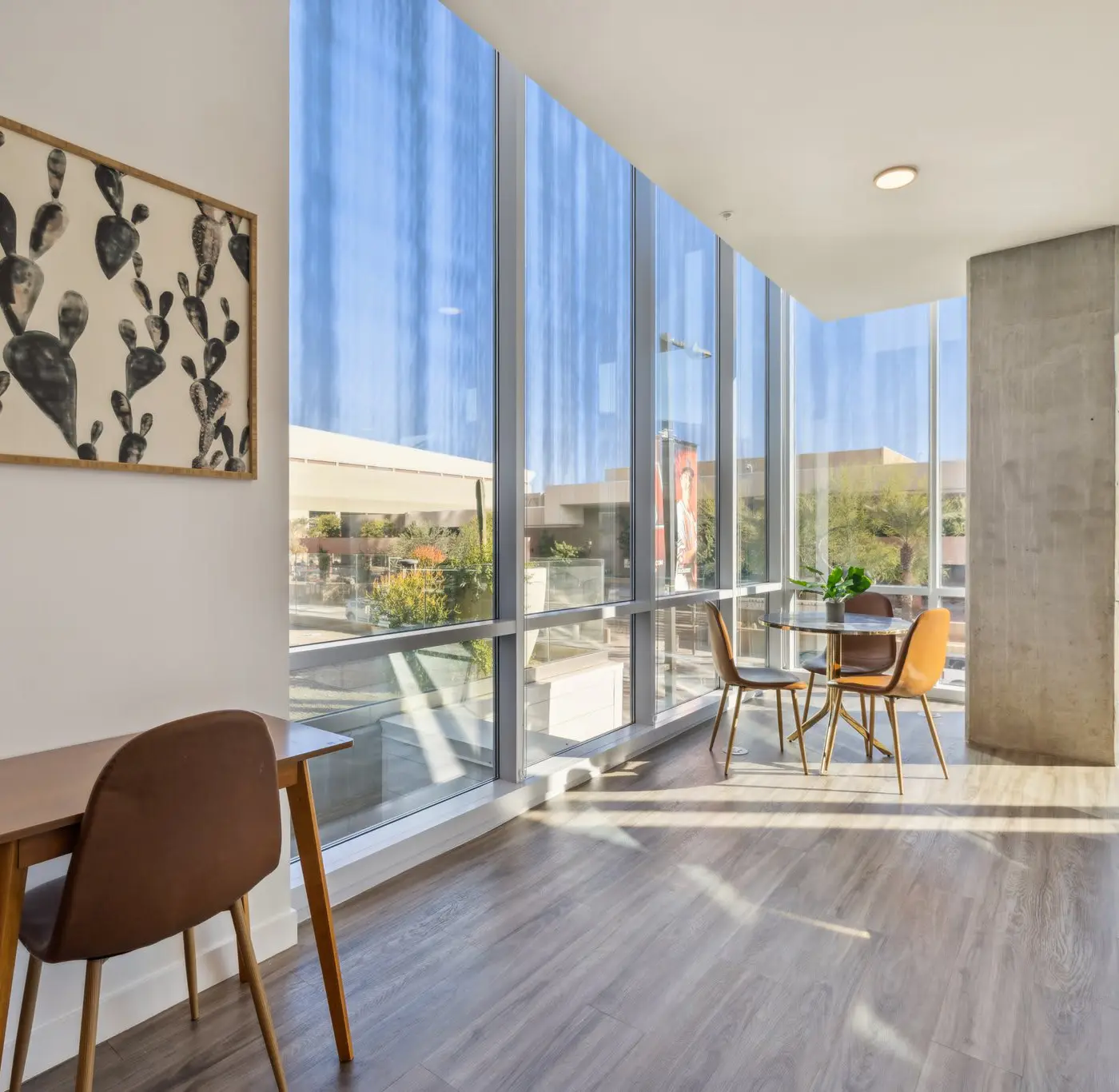 CozySuites Adeline 2BR - valet parking, gym, pool!