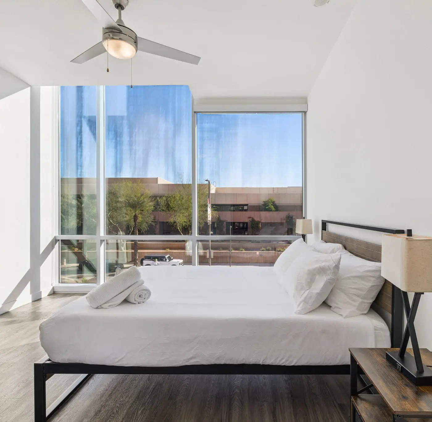 CozySuites Adeline 2BR - valet parking, gym, pool!