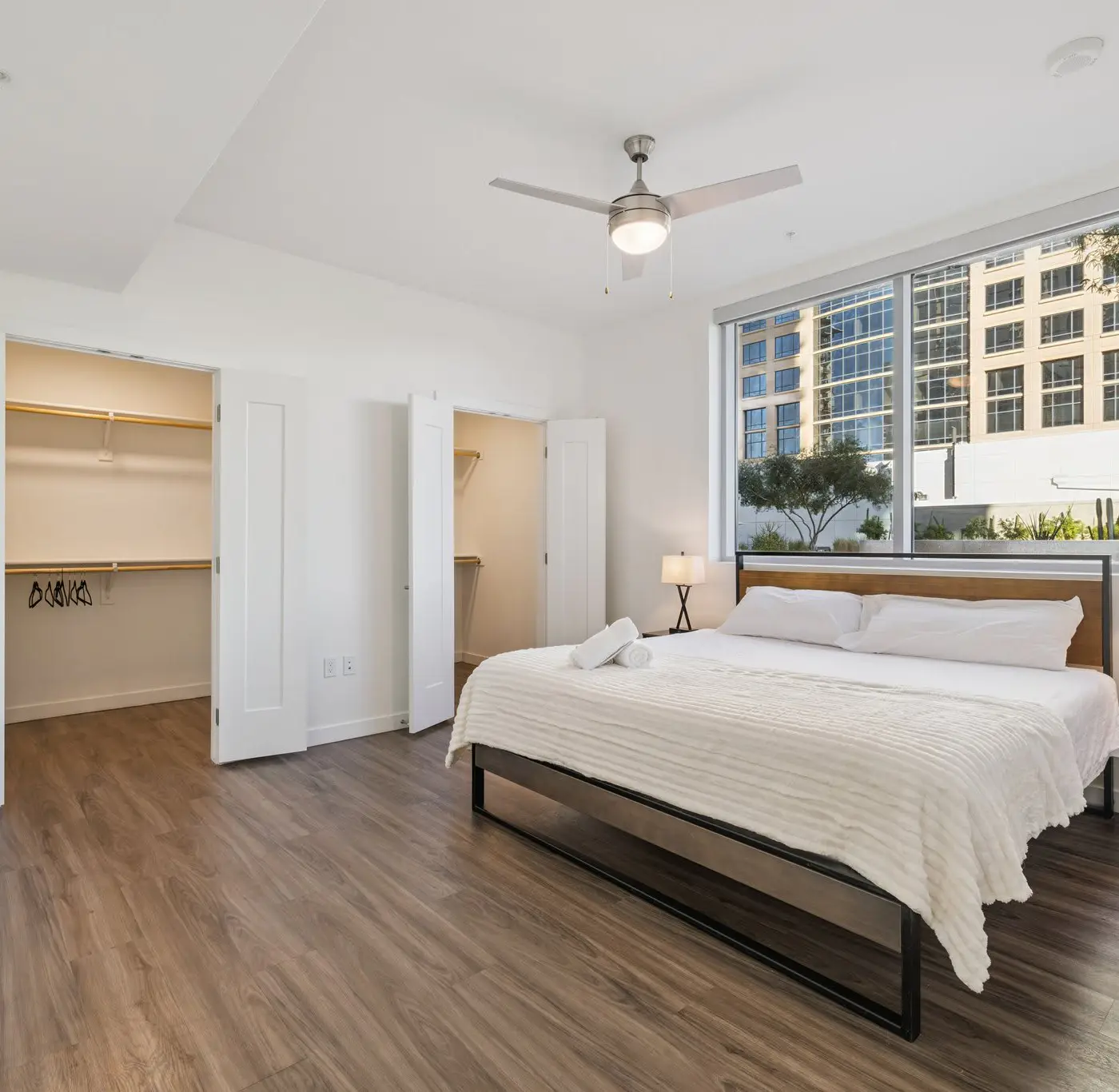CozySuites Adeline 2BR - valet parking, gym, pool!