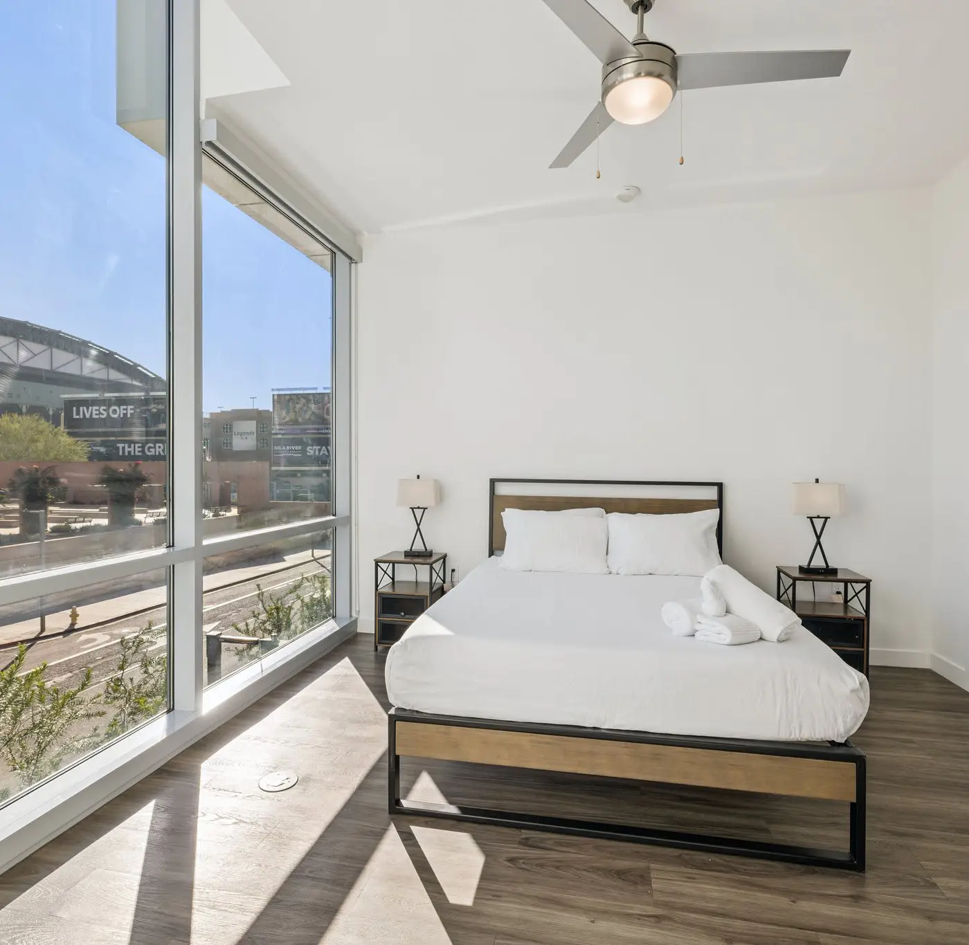 CozySuites Adeline 2BR - valet parking, gym, pool!
