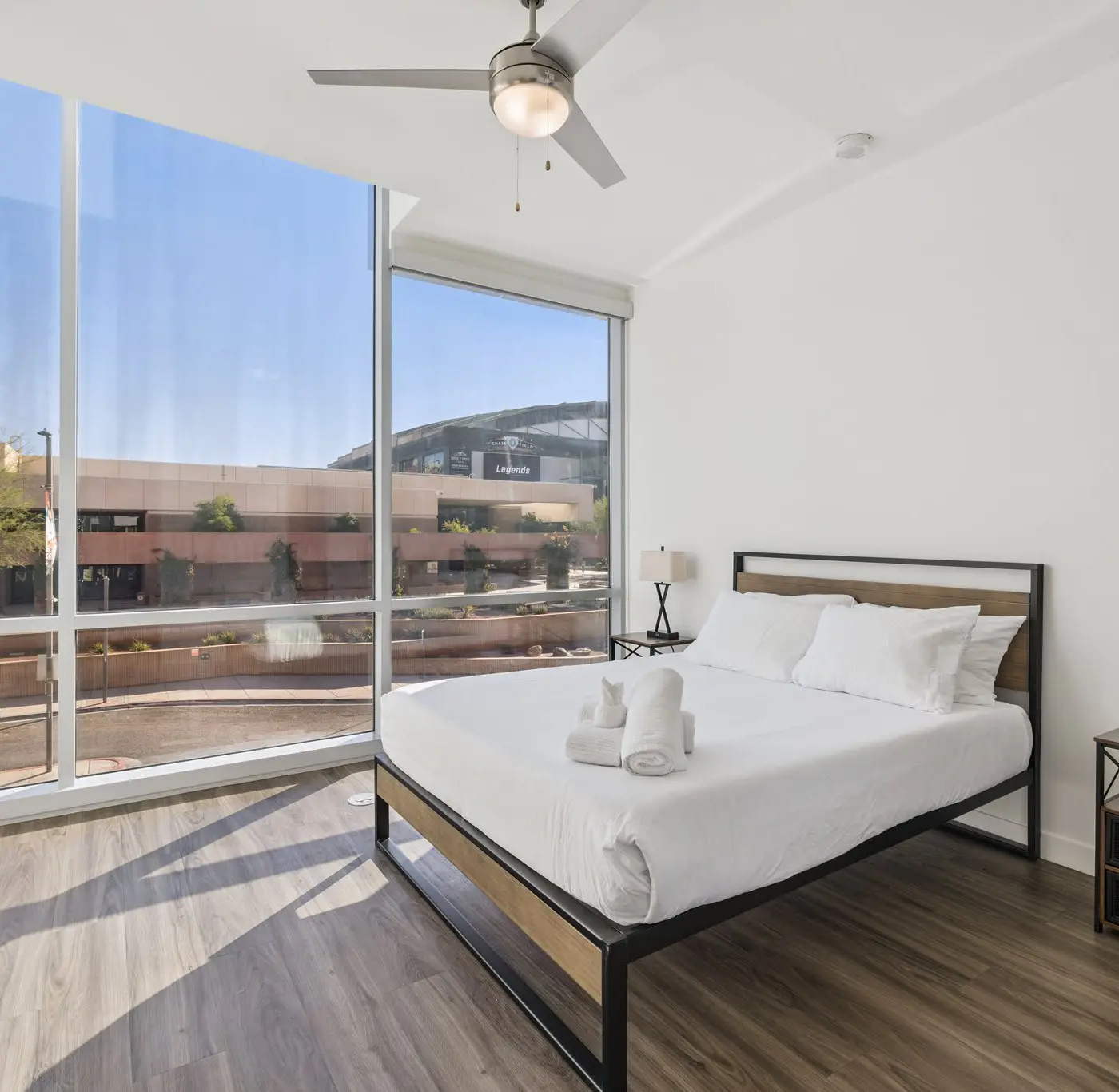 CozySuites Adeline 2BR - valet parking, gym, pool!
